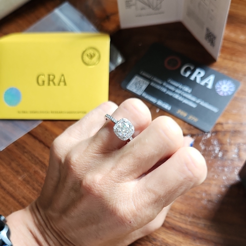 Elegant Masonite Diamond Women's Ring - Picture 4 of 15